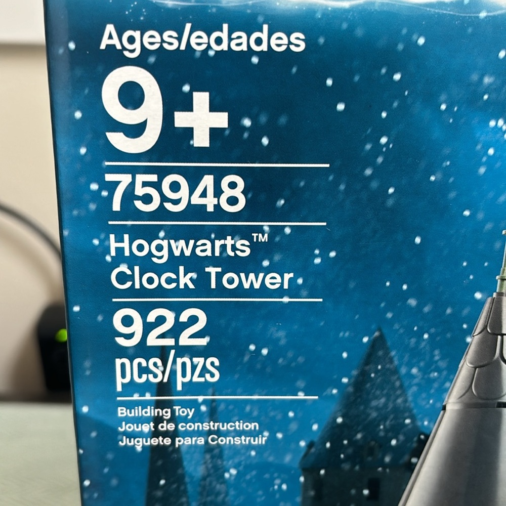 HARRY POTTER LEGO SET HOGWARTS CLOCK TOWER NEVER OPENED - Picture 3 of 5